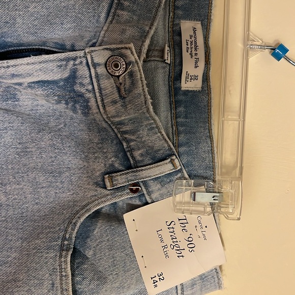 Abercrombie 90’d Straight Low rise Curve Love jeans size 14 - Picture 6 of 6